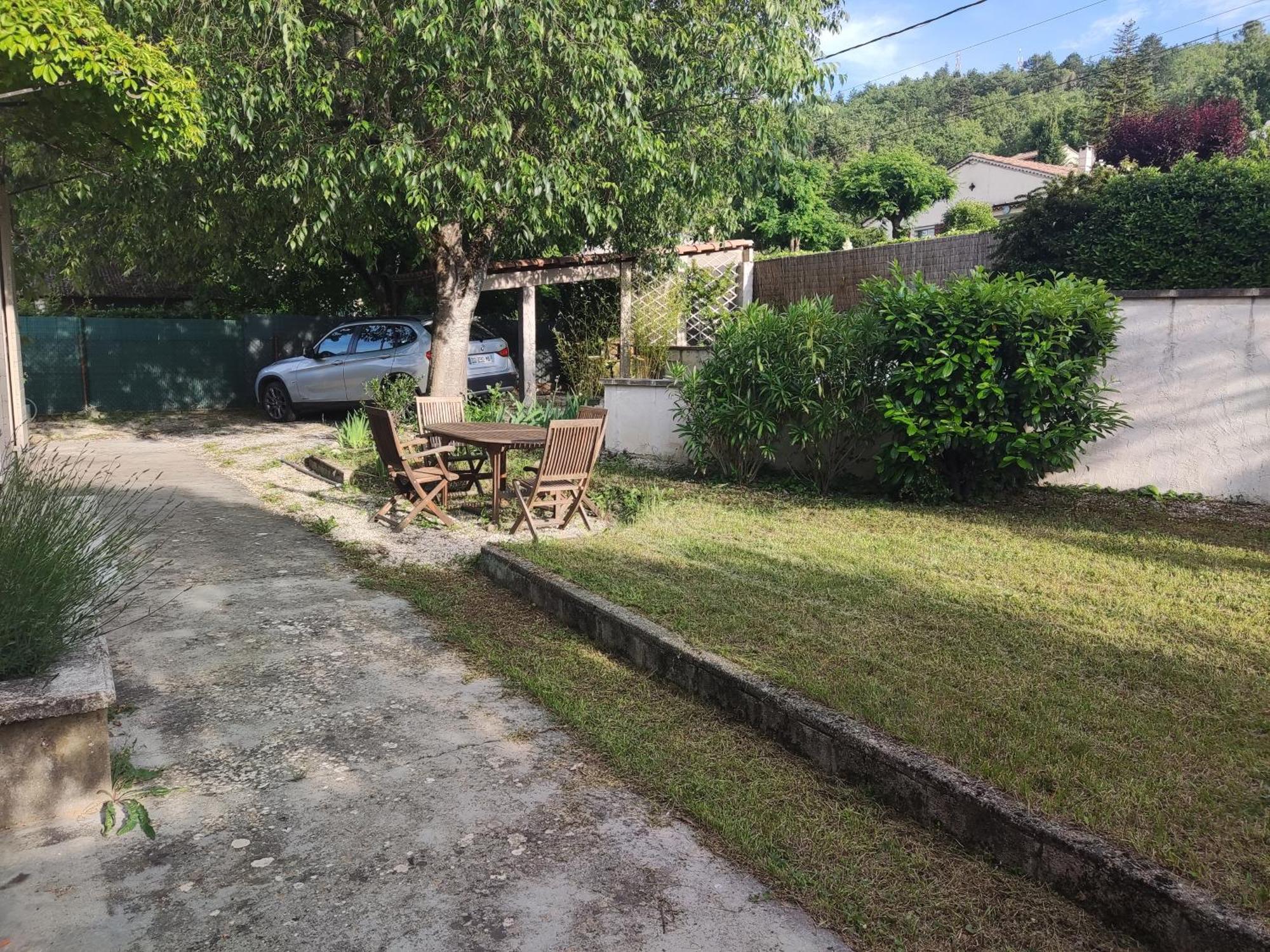 مبيت وإفطار Céreste Chambre Au Coeur Du Luberon المظهر الخارجي الصورة